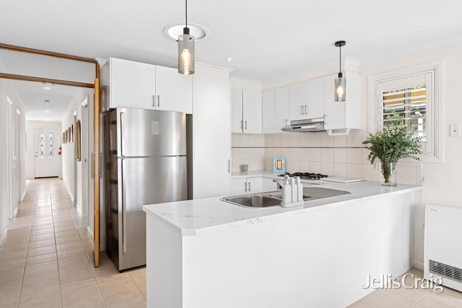 32 St Andrews Place, Lake Gardens image 3