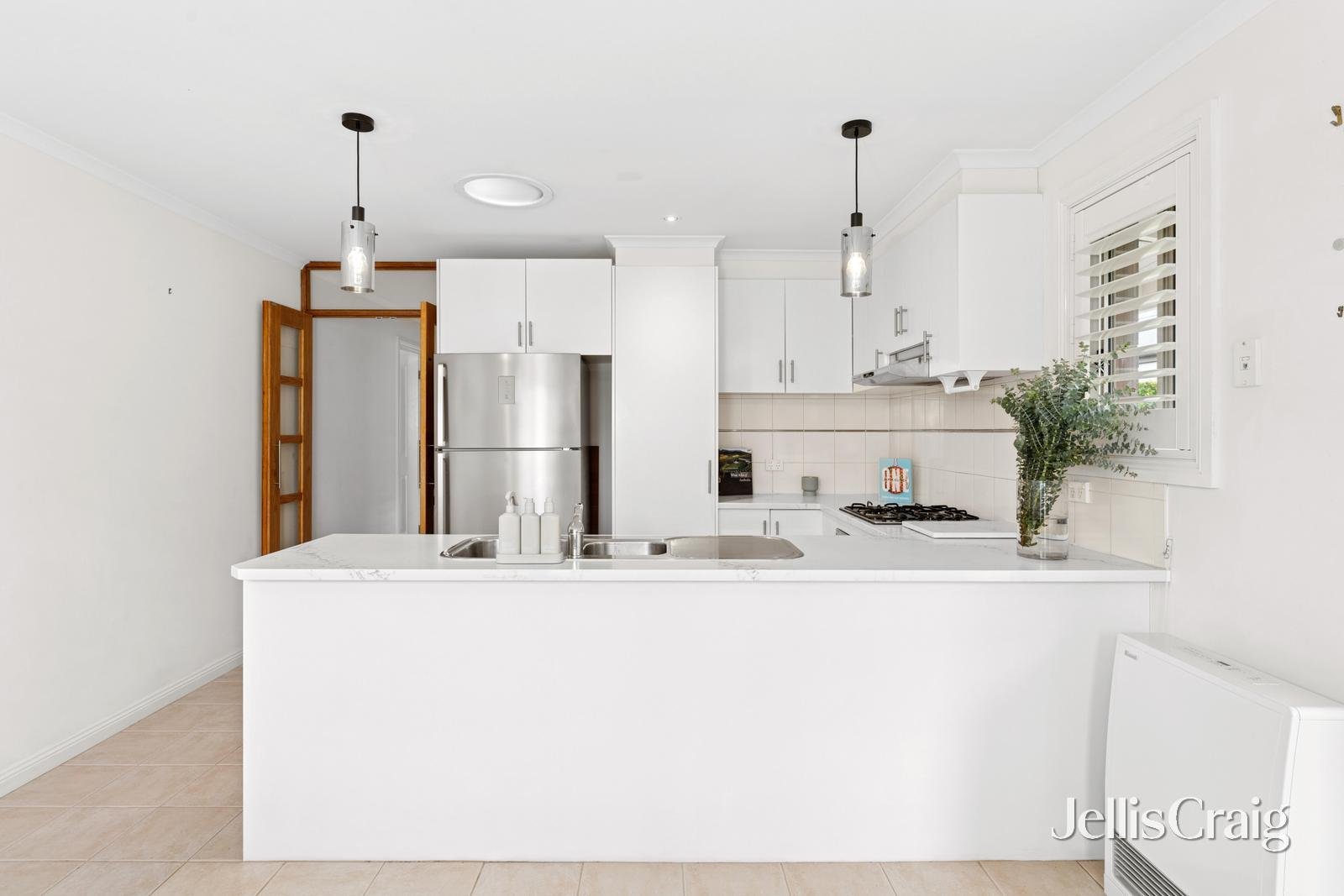 32 St Andrews Place, Lake Gardens image 4