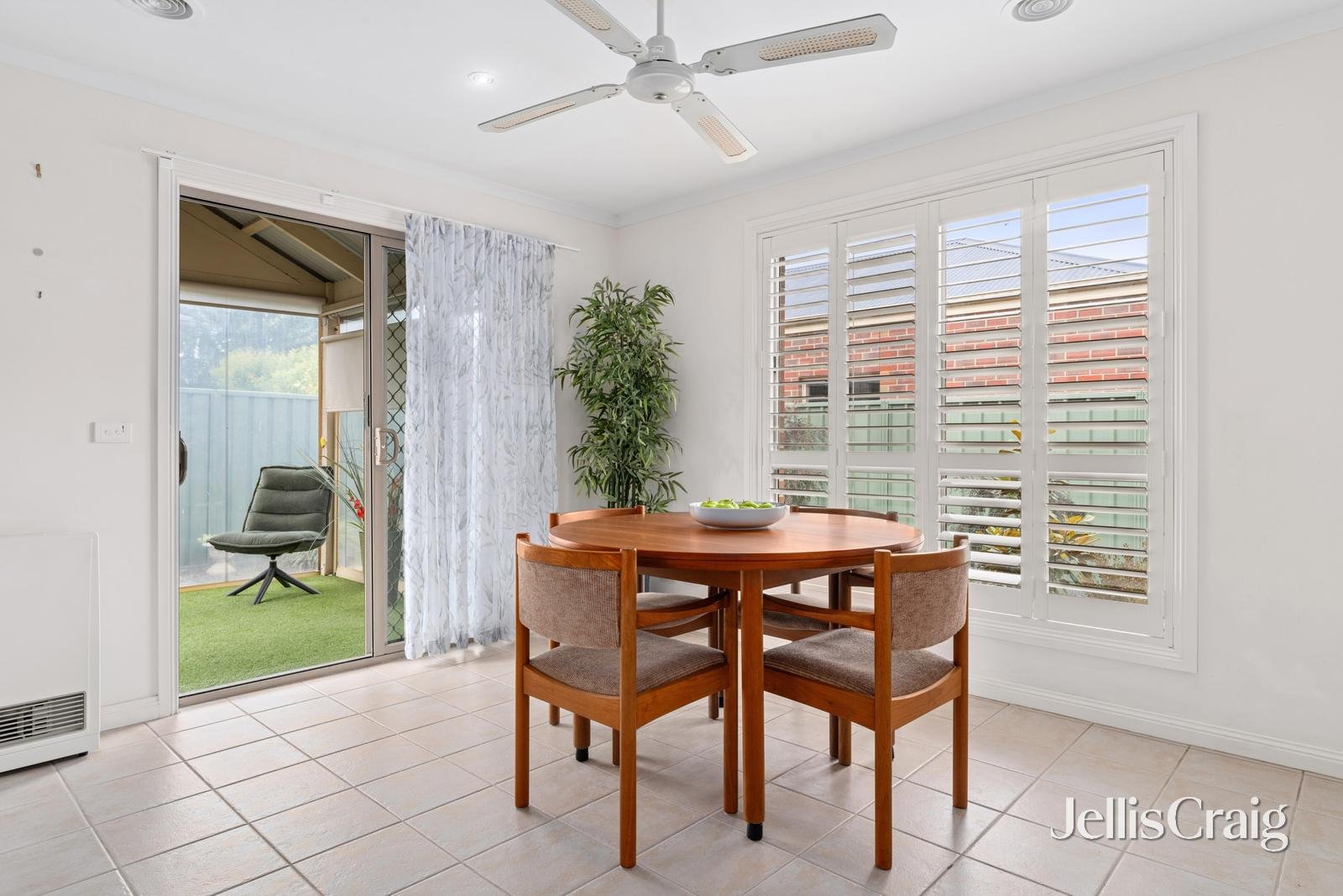 32 St Andrews Place, Lake Gardens image 6