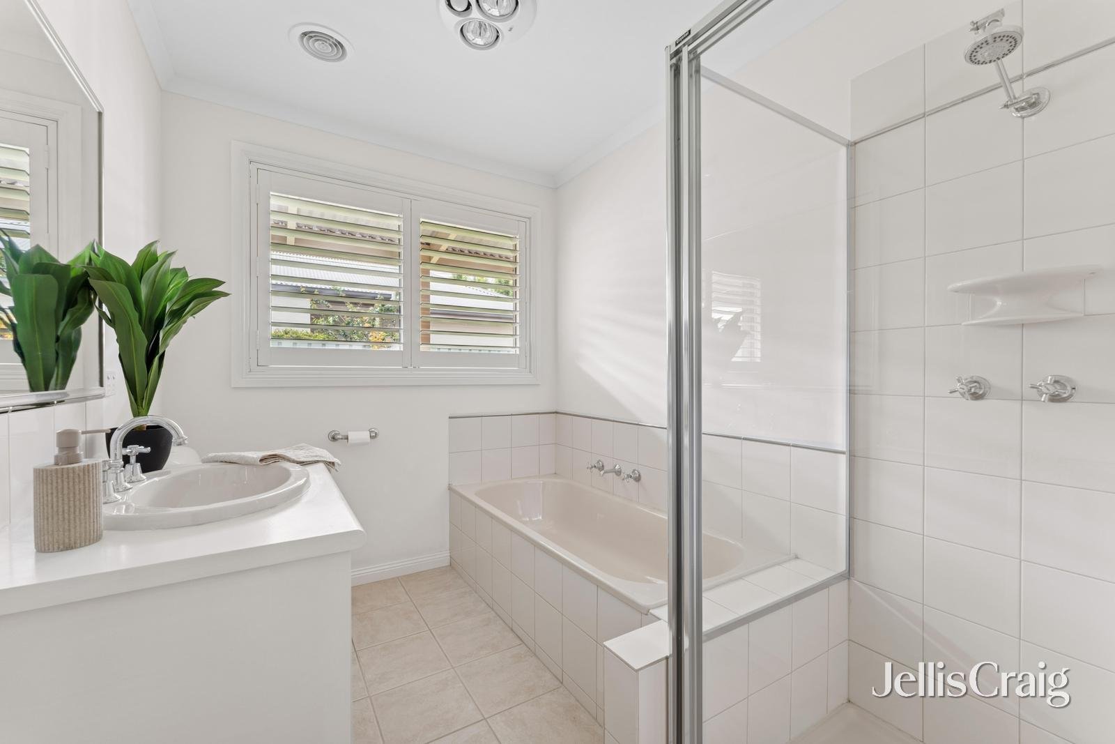 32 St Andrews Place, Lake Gardens image 12