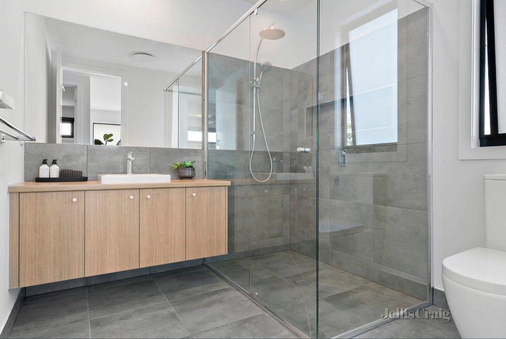 3/2 Trent Court, Bonbeach image 7