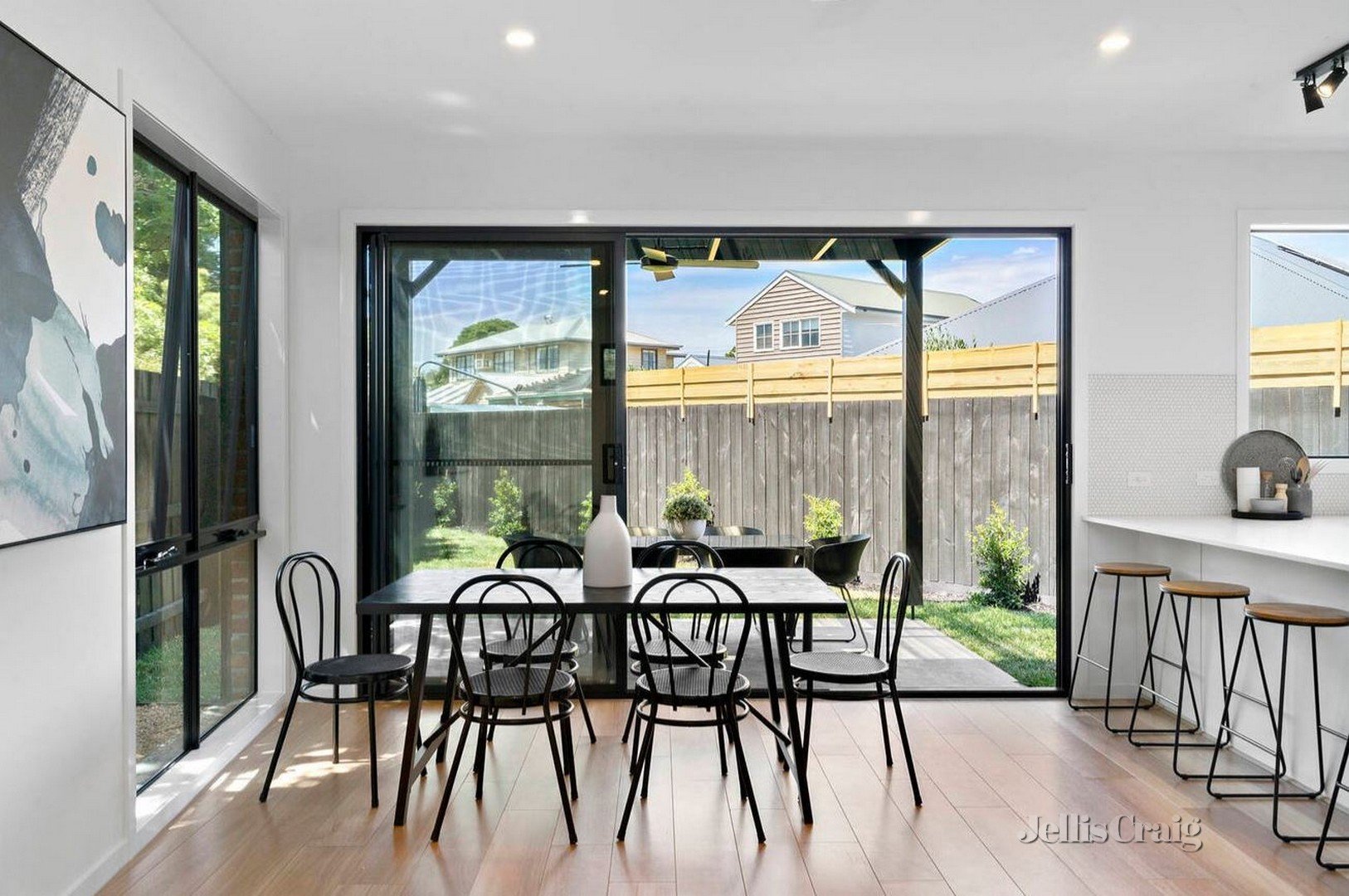 3/2 Trent Court, Bonbeach image 3