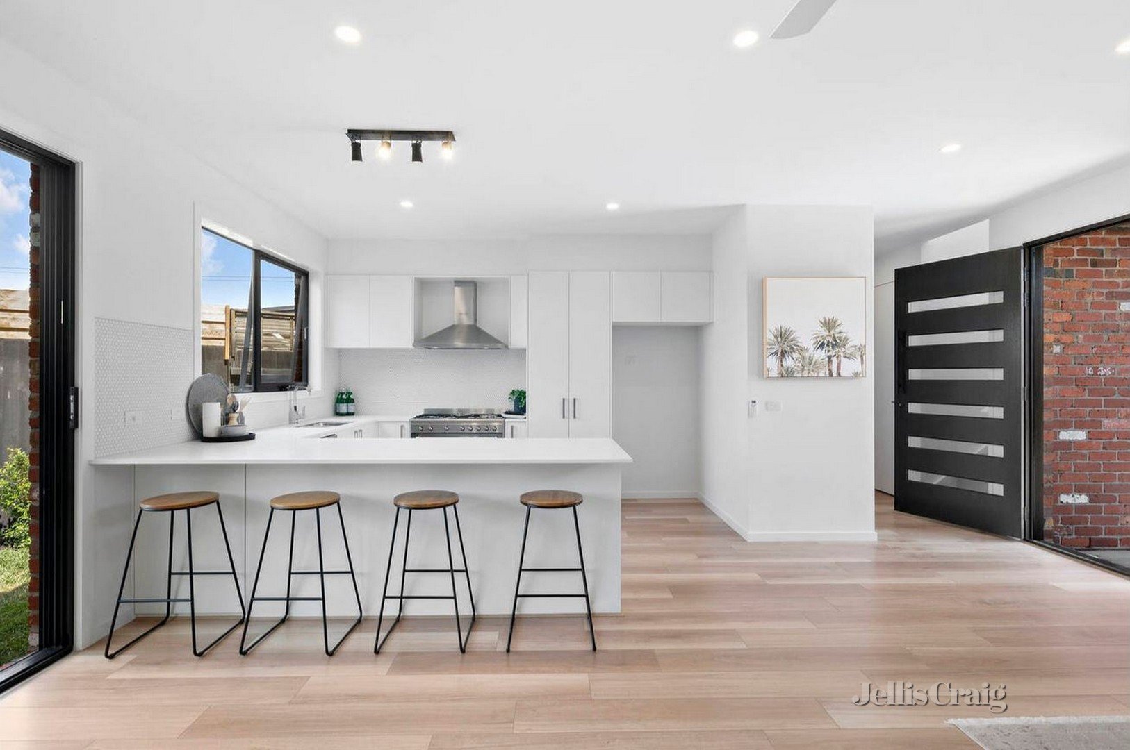 3/2 Trent Court, Bonbeach image 2