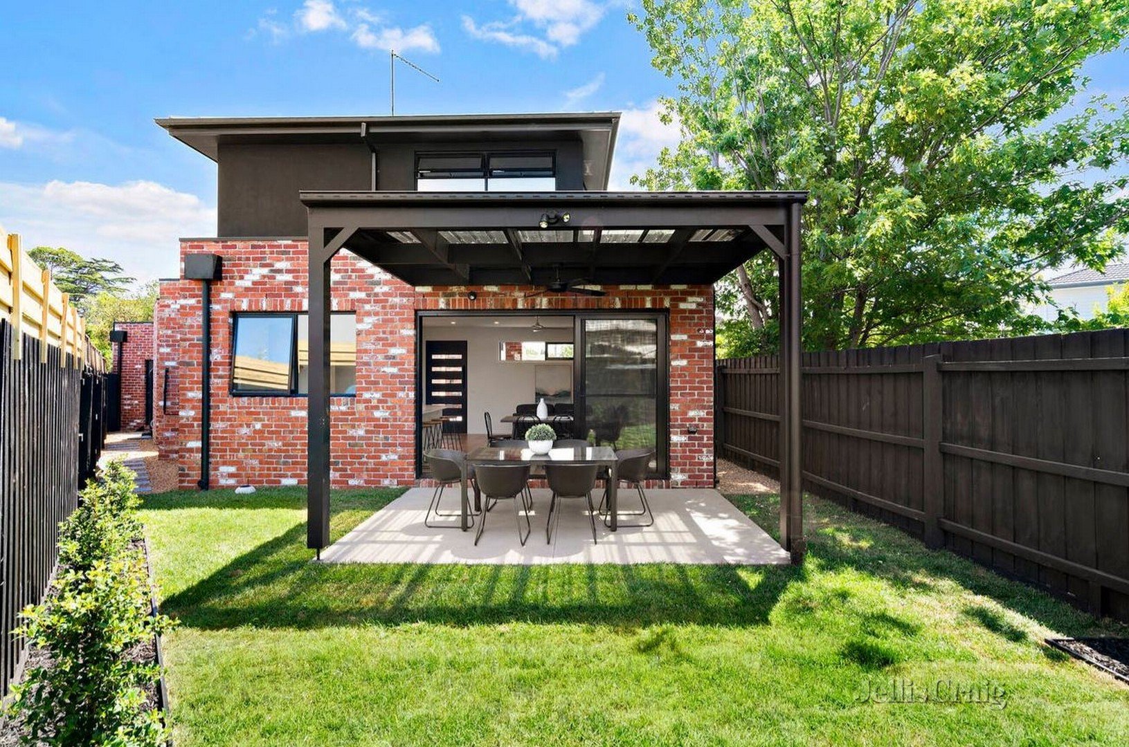 3/2 Trent Court, Bonbeach image 8