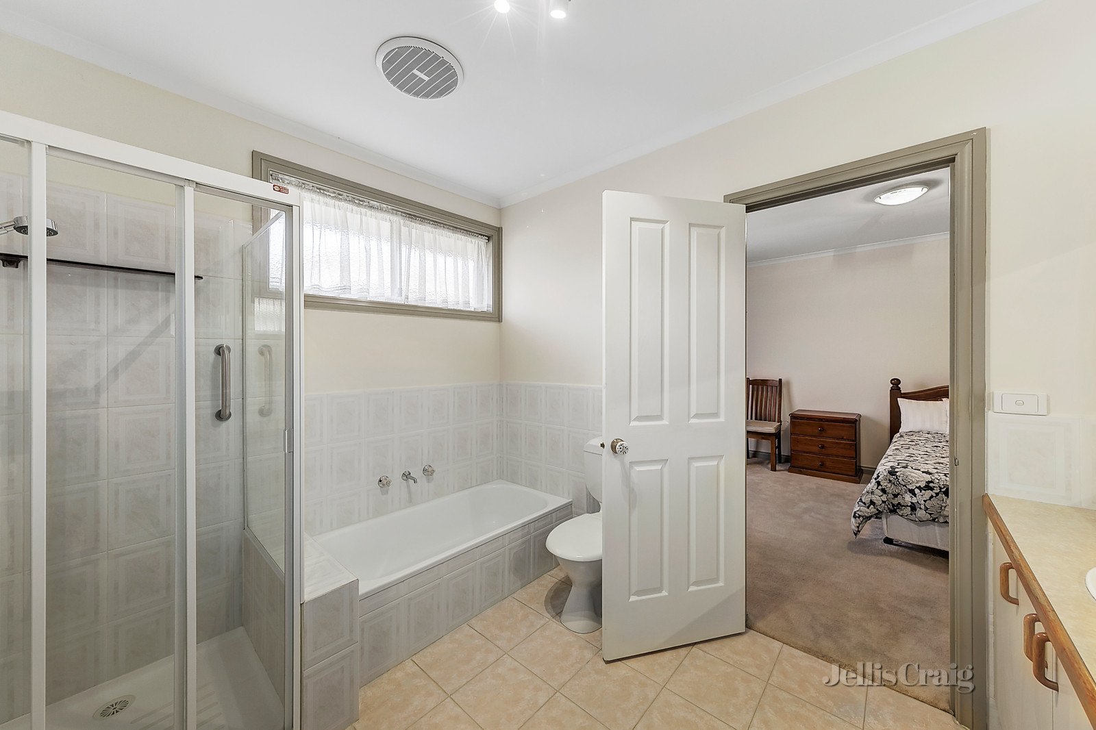 3/2 Tucker Road, Bentleigh image 6