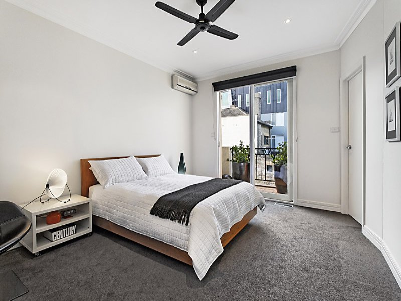 3/2 Vautier Street, Elwood image 4