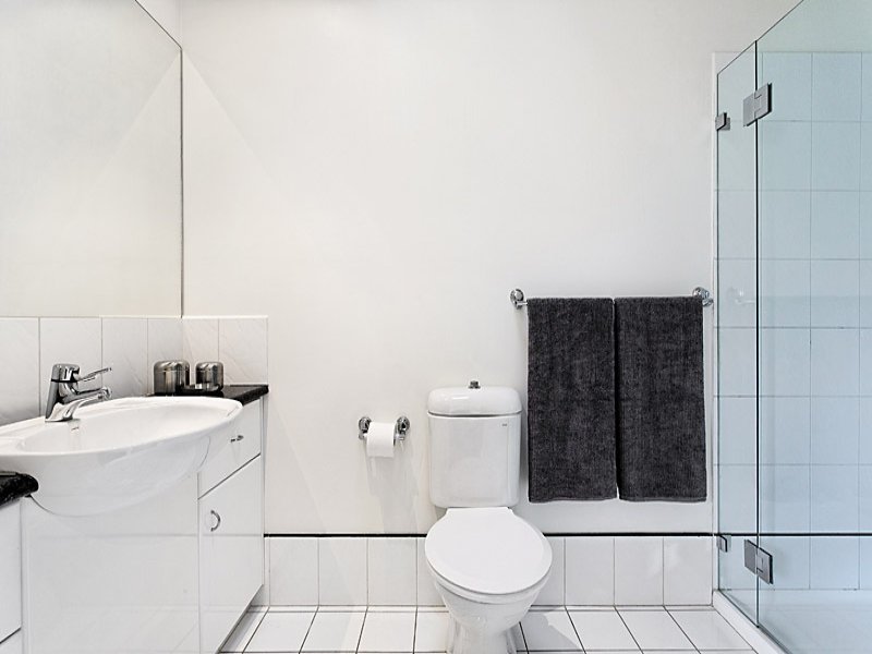 3/2 Vautier Street, Elwood image 5