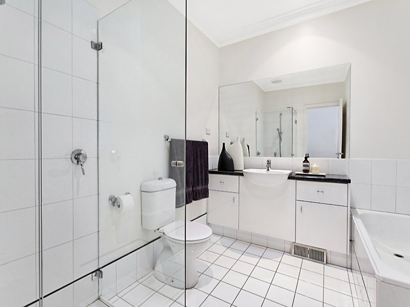 3/2 Vautier Street, Elwood image 7