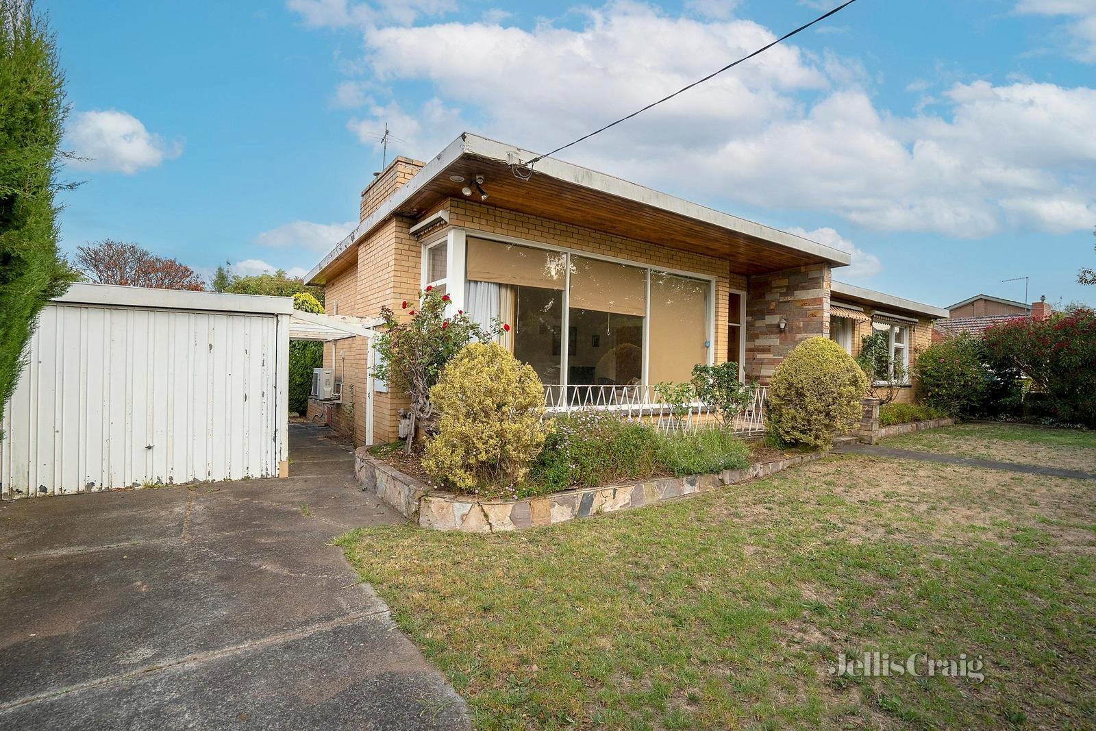 32 Violet Grove, Kew East image 1