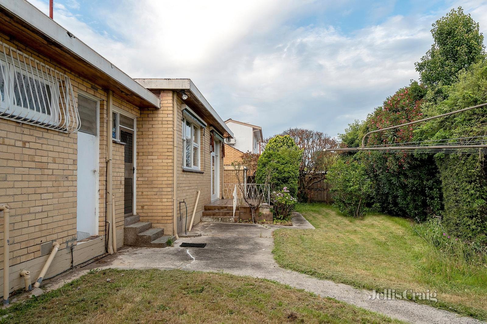 32 Violet Grove, Kew East image 3