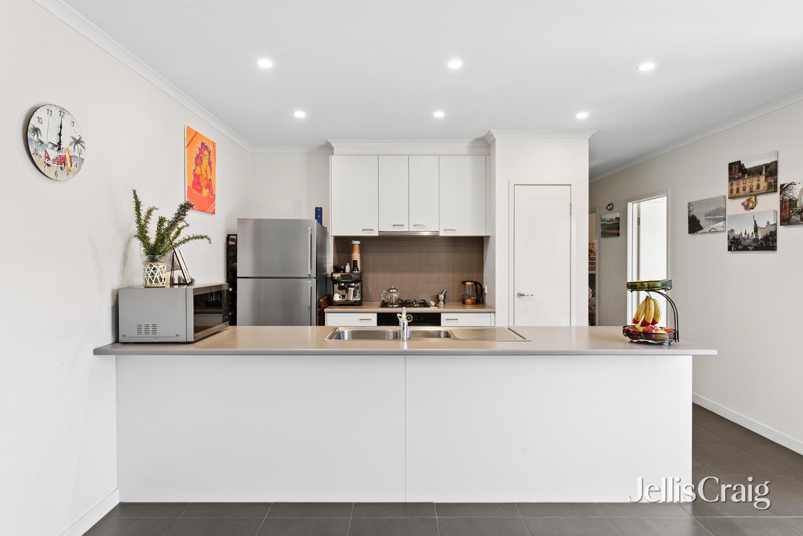 32 Warburton Drive, Lucas image 2