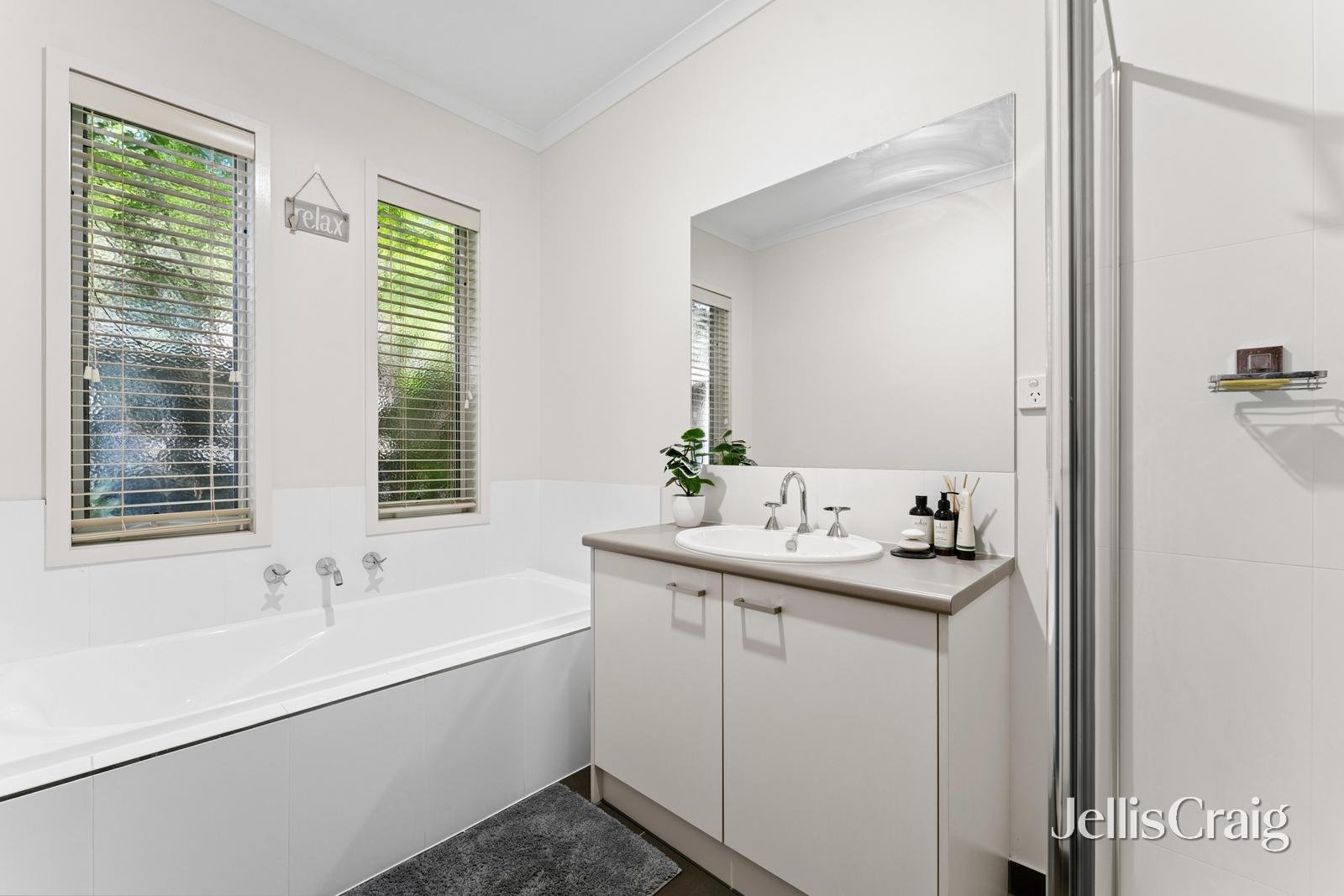 32 Warburton Drive, Lucas image 13