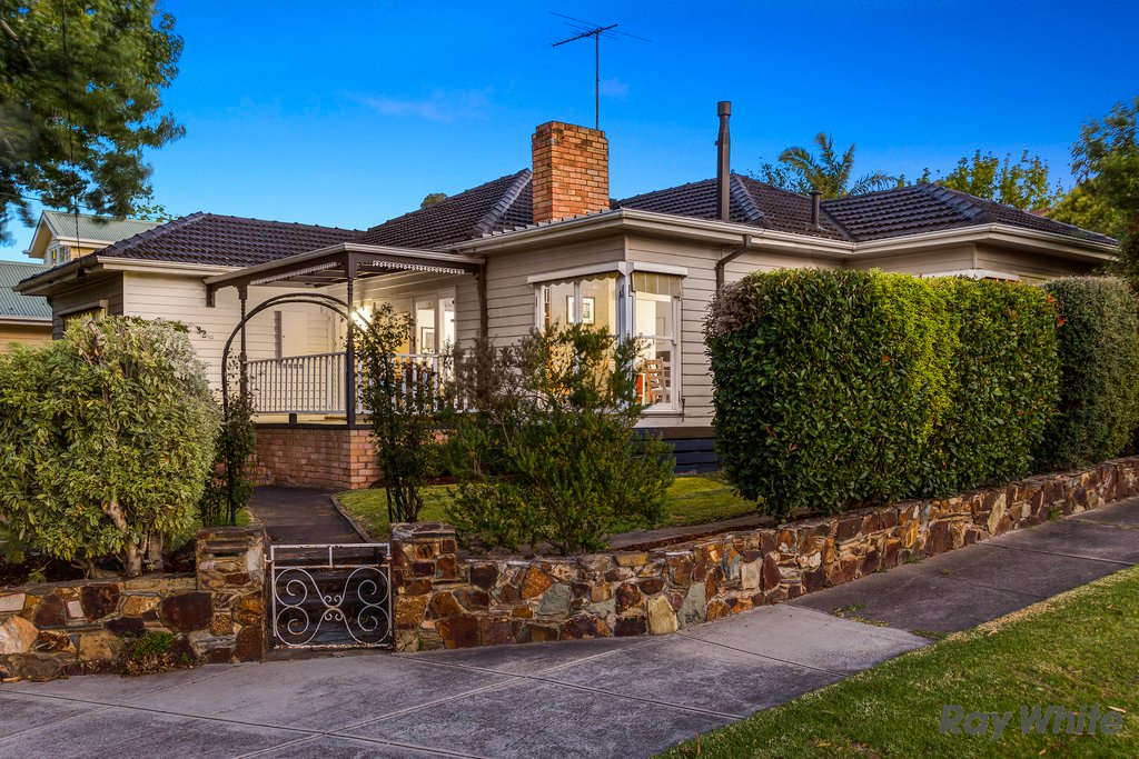 32 Woodhouse Grove, Box Hill North image 1