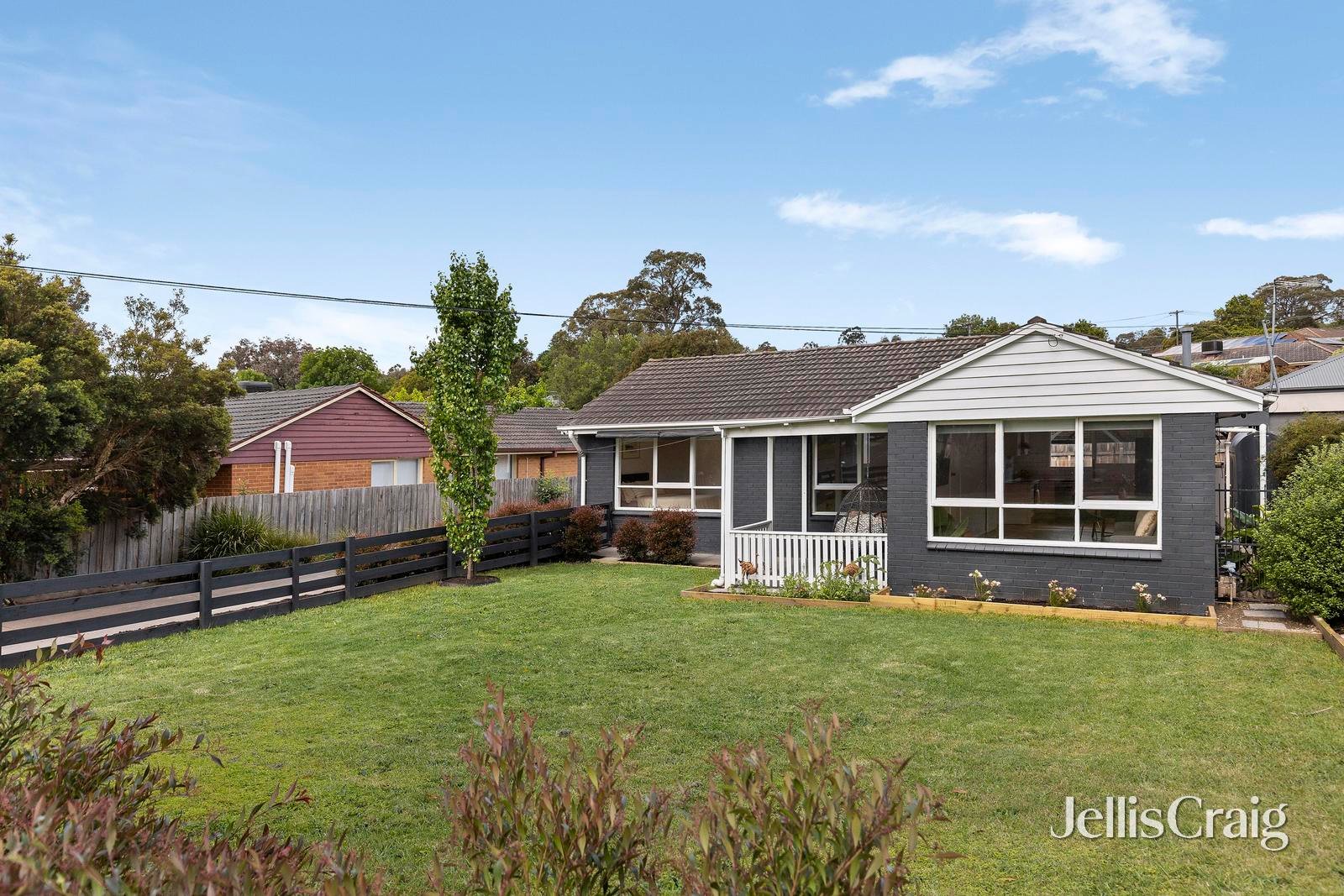 32 Zina Grove, Mooroolbark image 1
