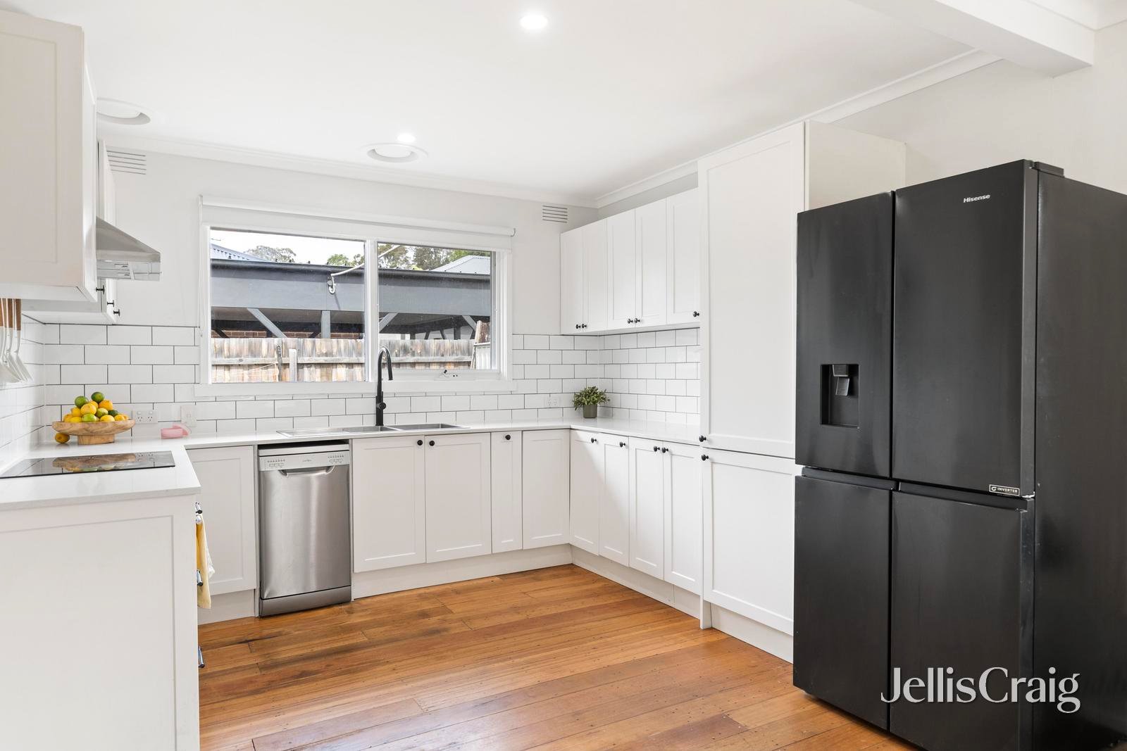 32 Zina Grove, Mooroolbark image 2