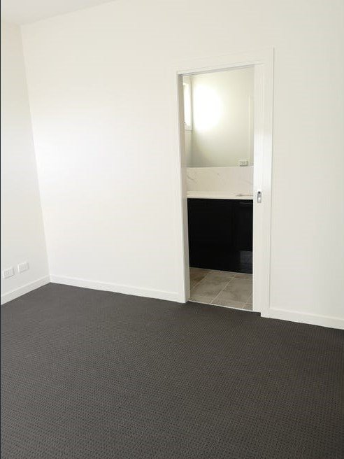 3/20 Gillard Street, Burwood image 3