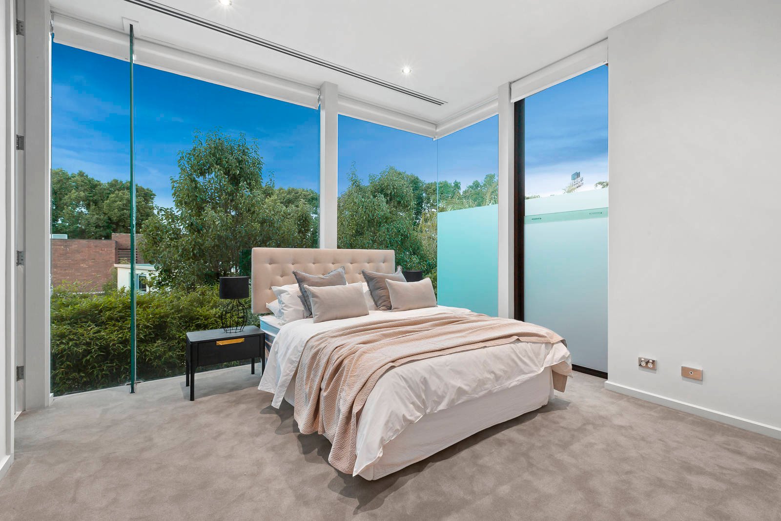 Property Gallery Thumbnail 8