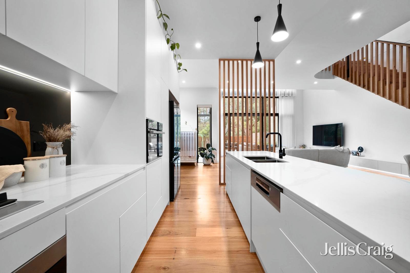 3/203 Canterbury Road, Blackburn image 8