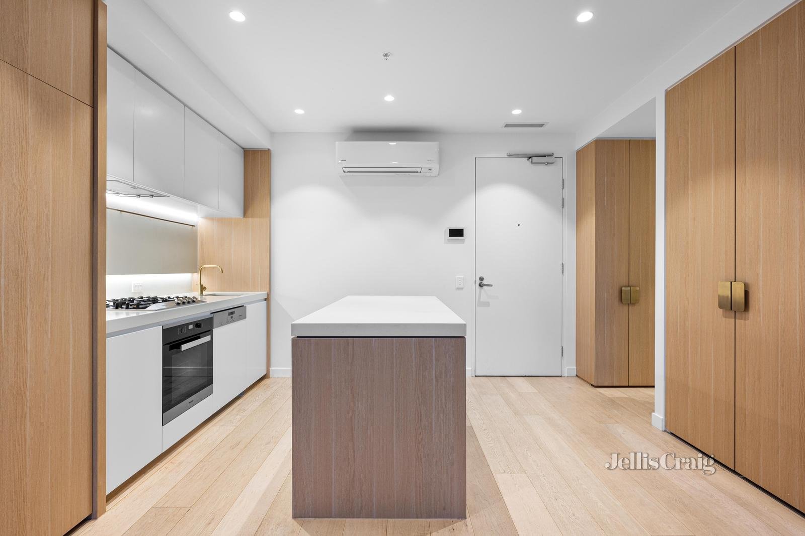 3205/545 Station Street, Box Hill image 3