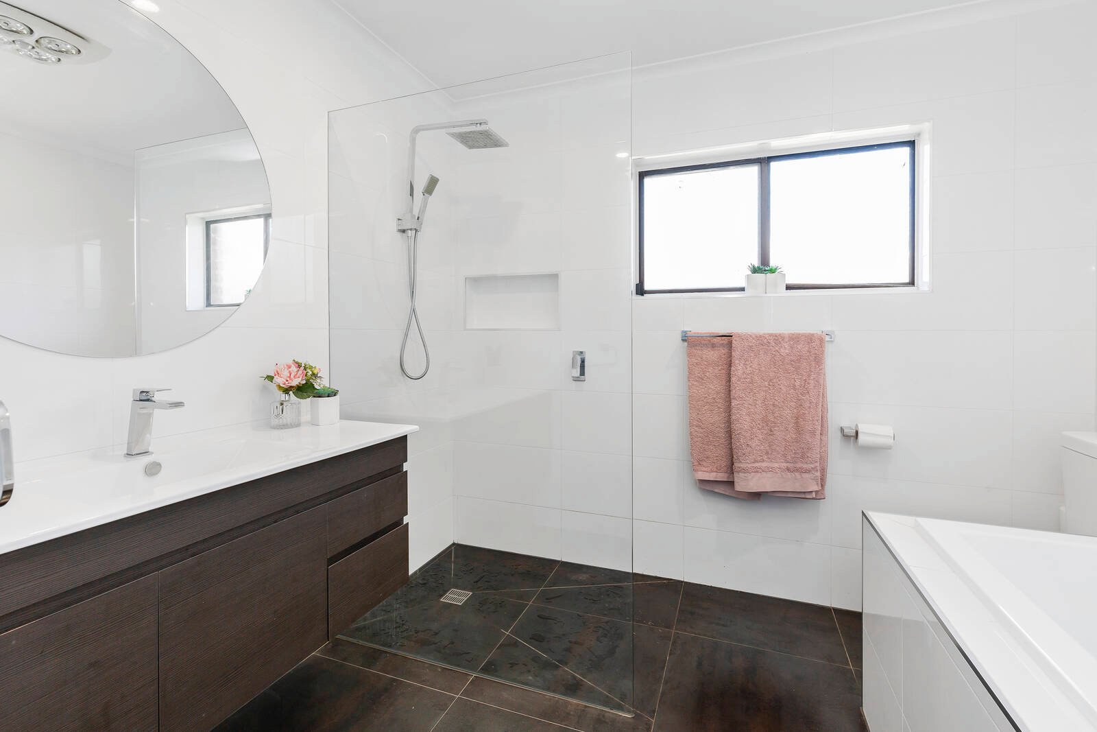 Property Gallery Thumbnail 6