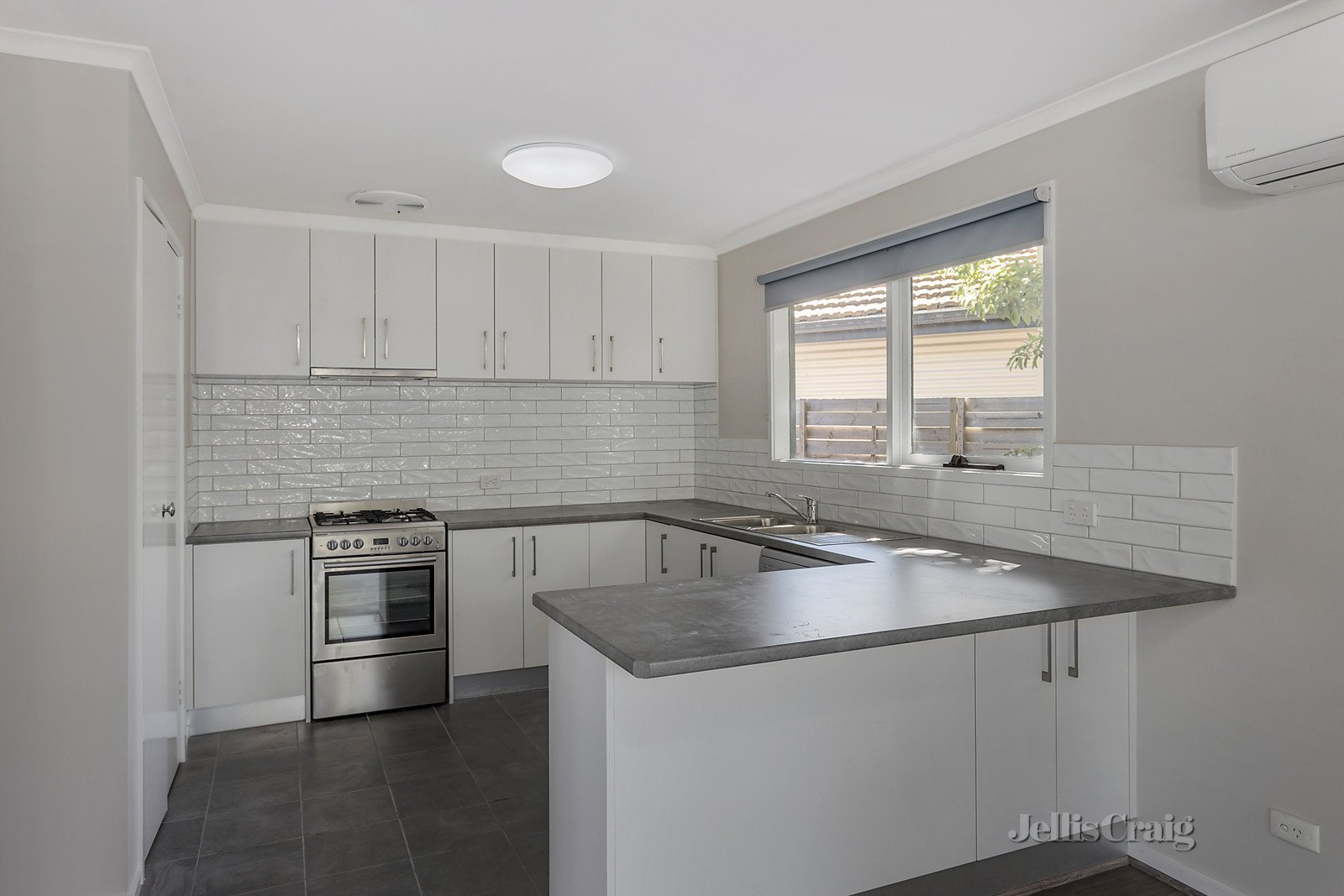 3/21 Forster Street, Mitcham image 2