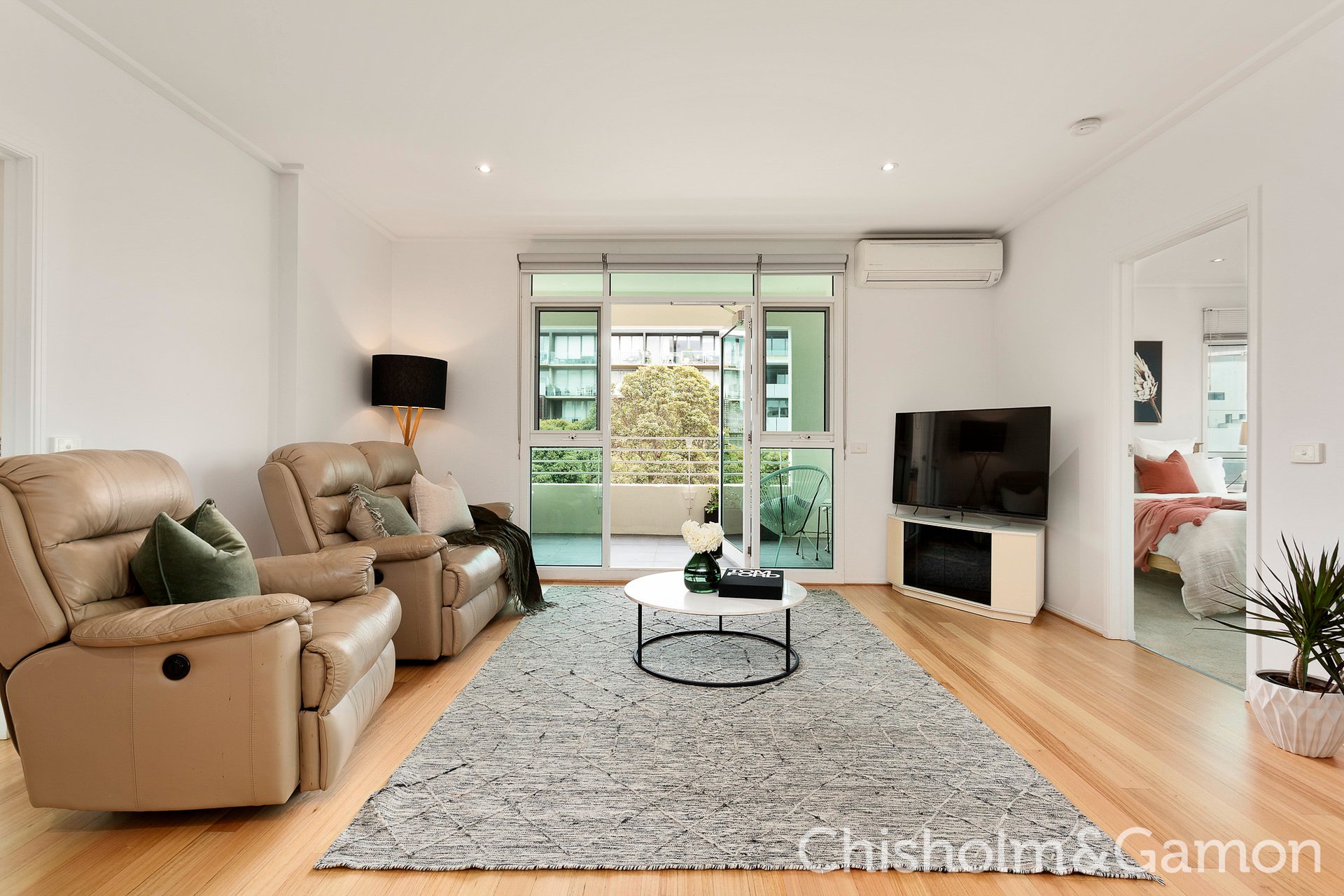 32/1 Graham Street, Port Melbourne image 1