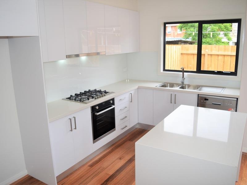 3/21 Law Street, Heidelberg Heights image 2