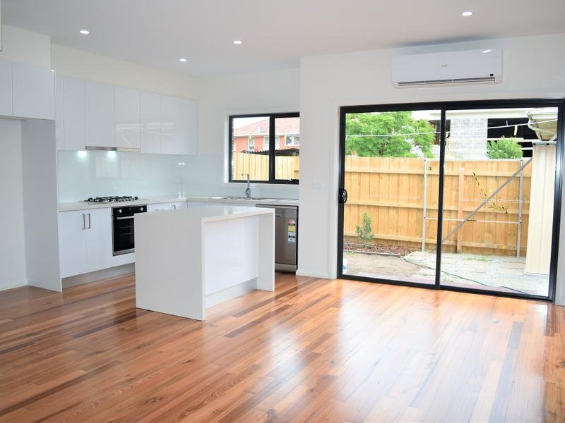 3/21 Law Street, Heidelberg Heights image 3