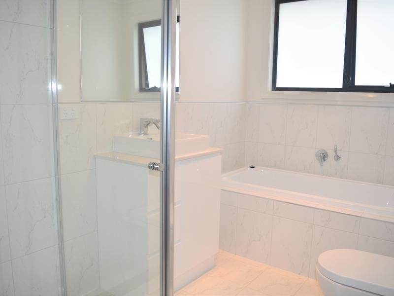 3/21 Law Street, Heidelberg Heights image 9