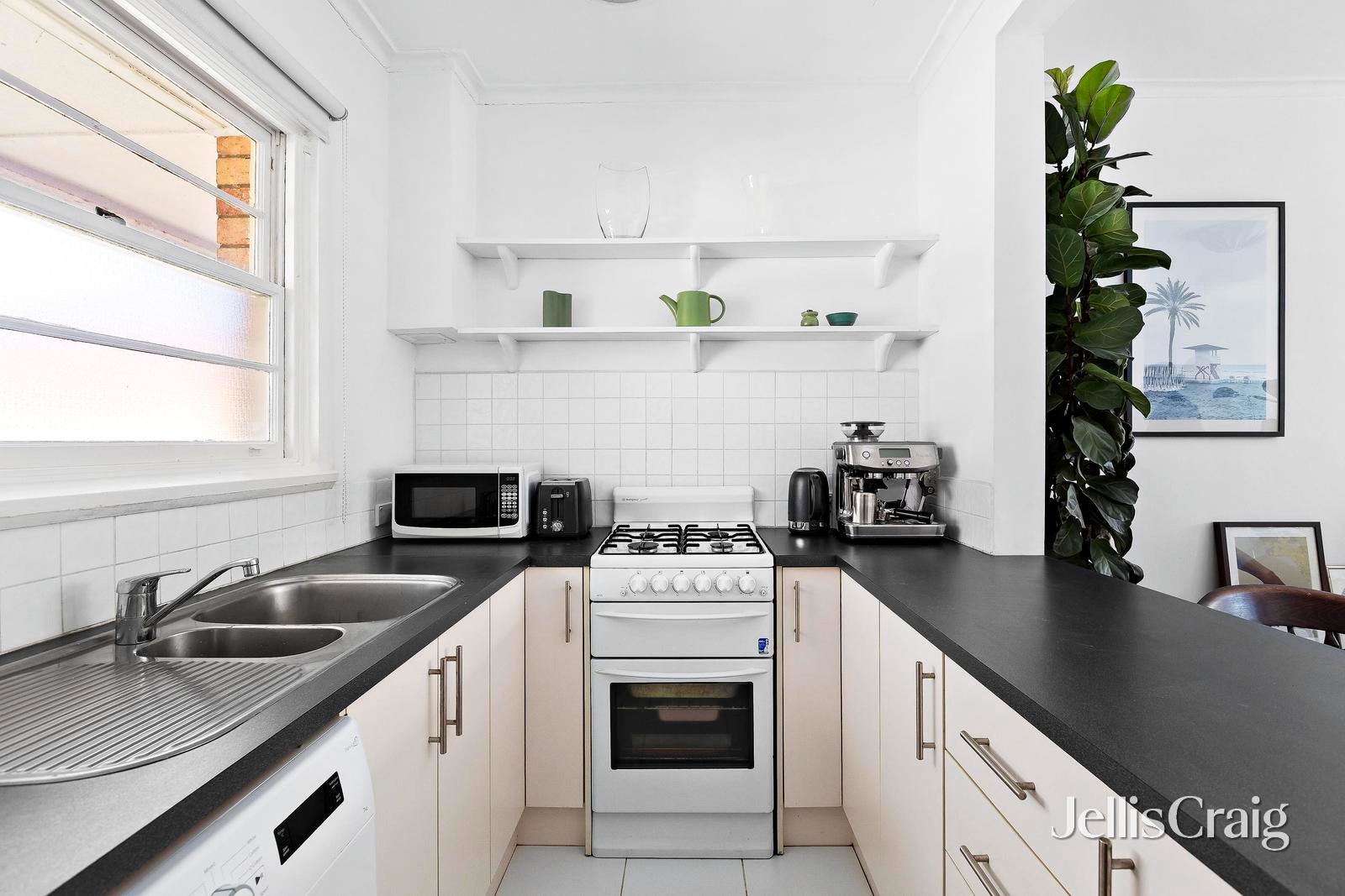 32/169 Ormond Road, Elwood image 3
