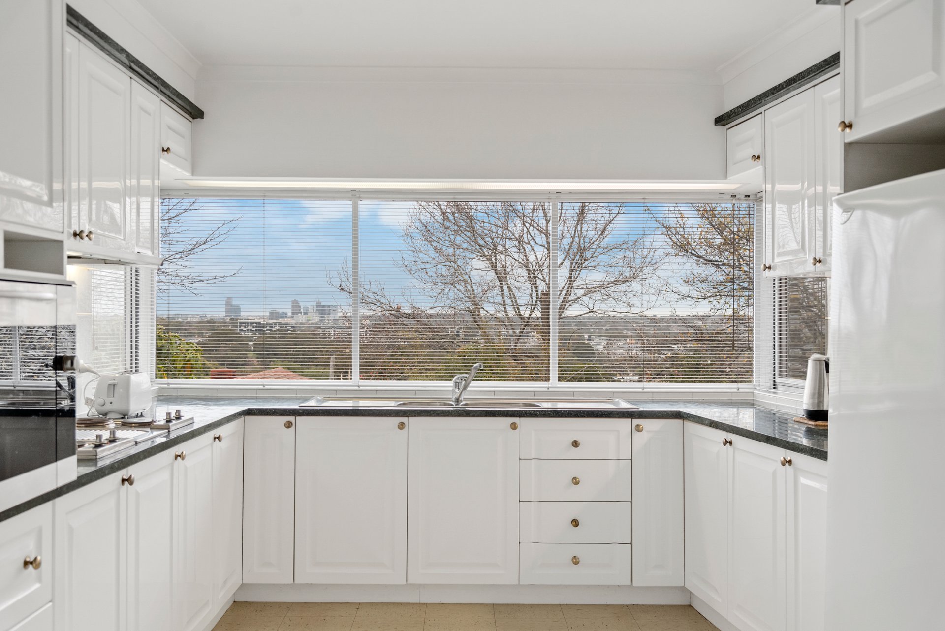 322 Manningham Road, Doncaster image 4