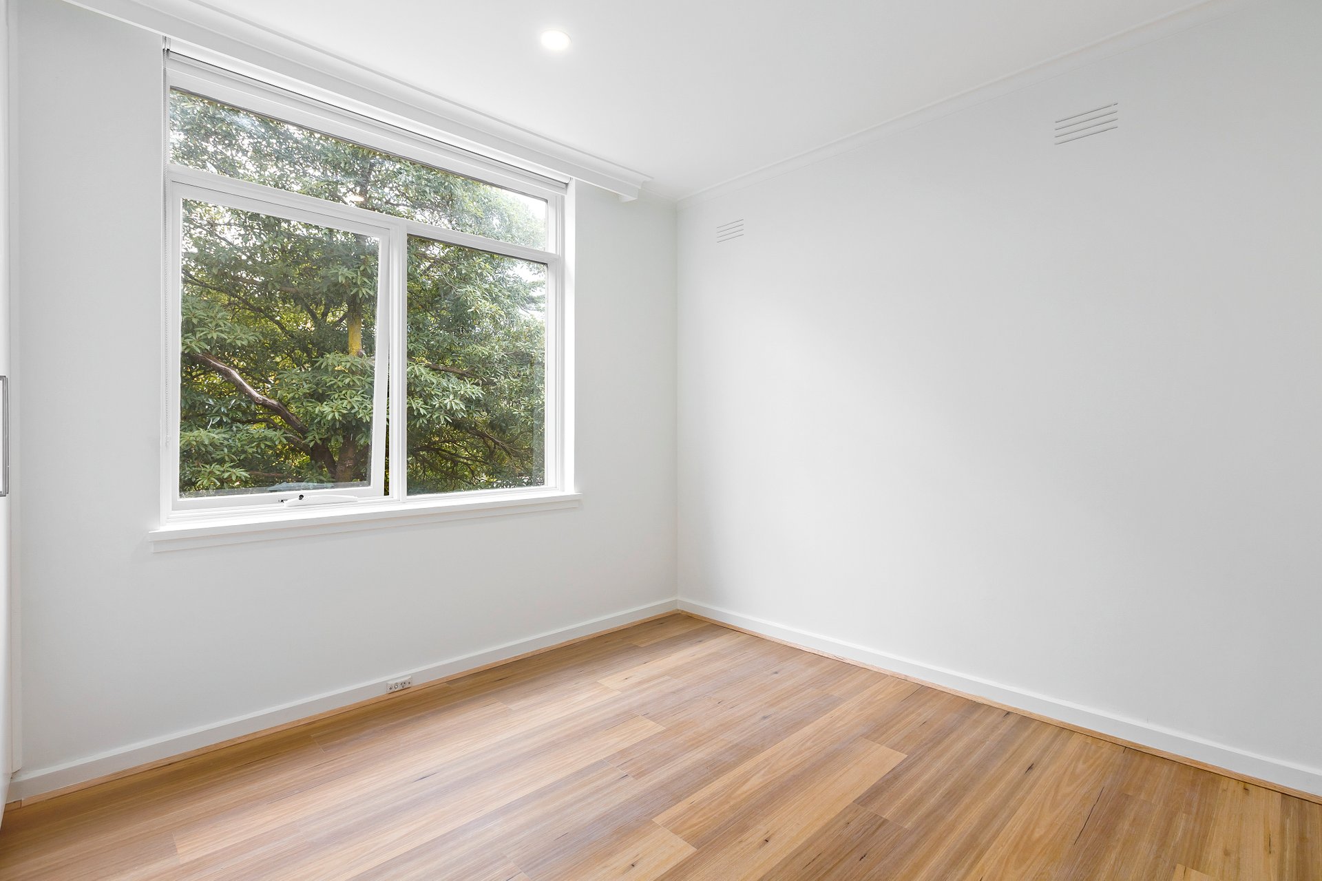 Property Gallery Thumbnail 6