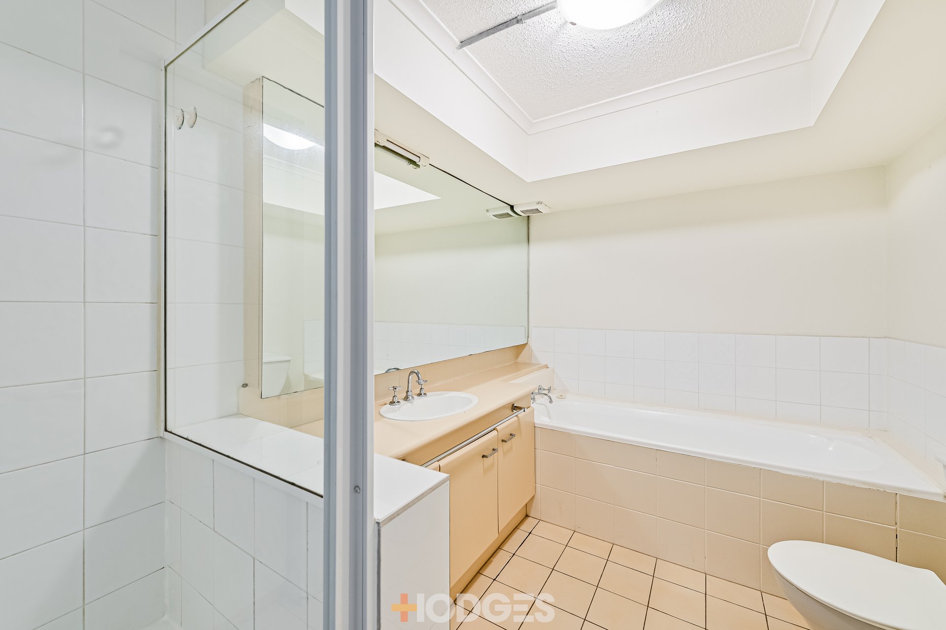 32 / 27 Queens Road Melbourne