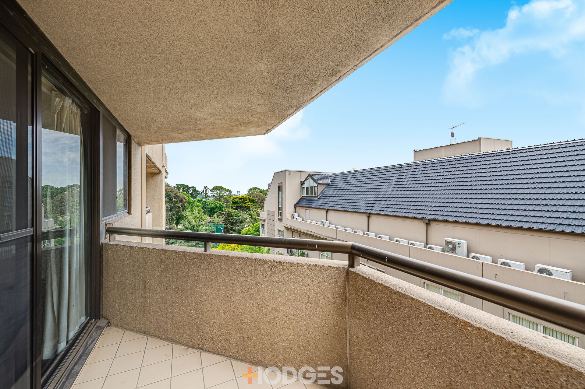 32 / 27 Queens Road Melbourne