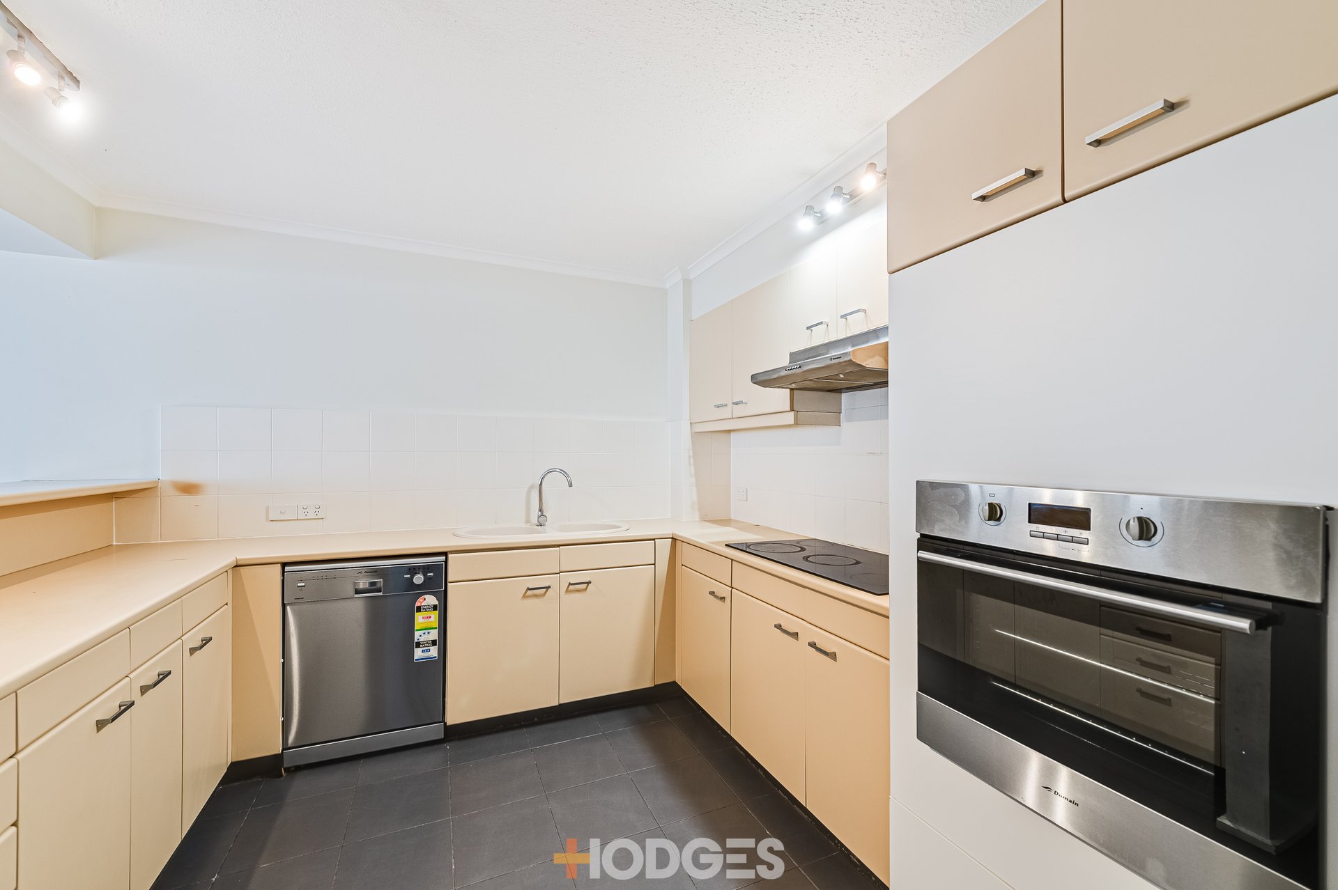 32 / 27 Queens Road Melbourne