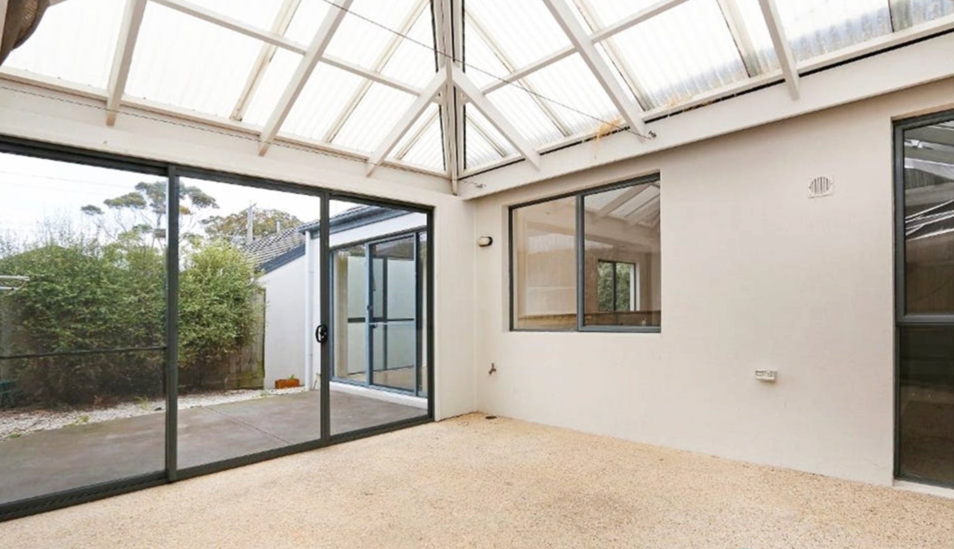Property Gallery Thumbnail 11