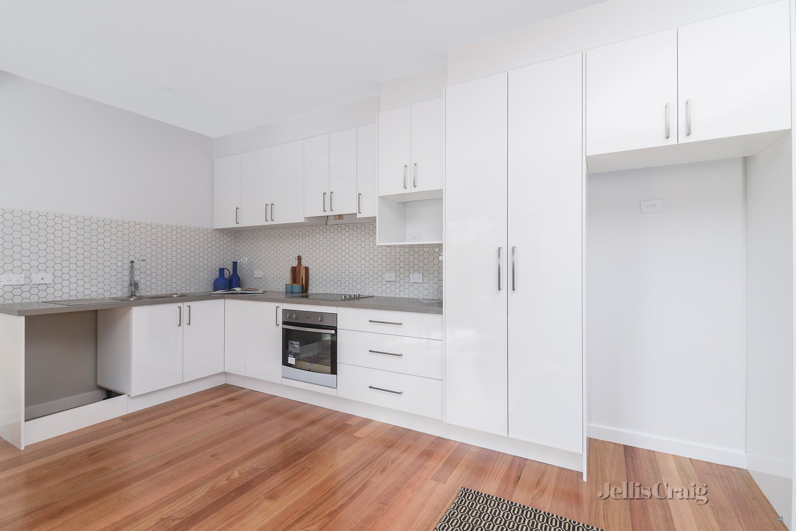 3/23 Irvine Crescent, Brunswick West image 2