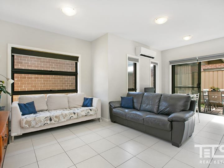 3/23 Outlook Way, Sunbury image 2