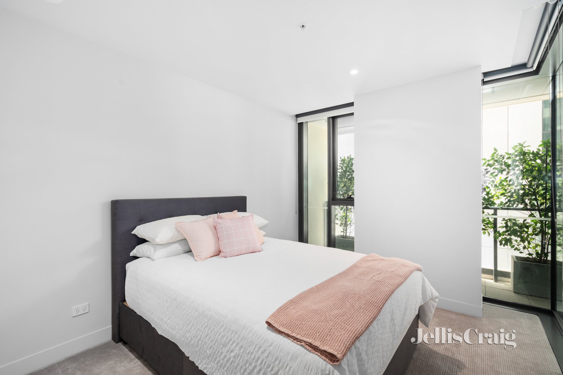 323/280 Albert Street, East Melbourne image 5