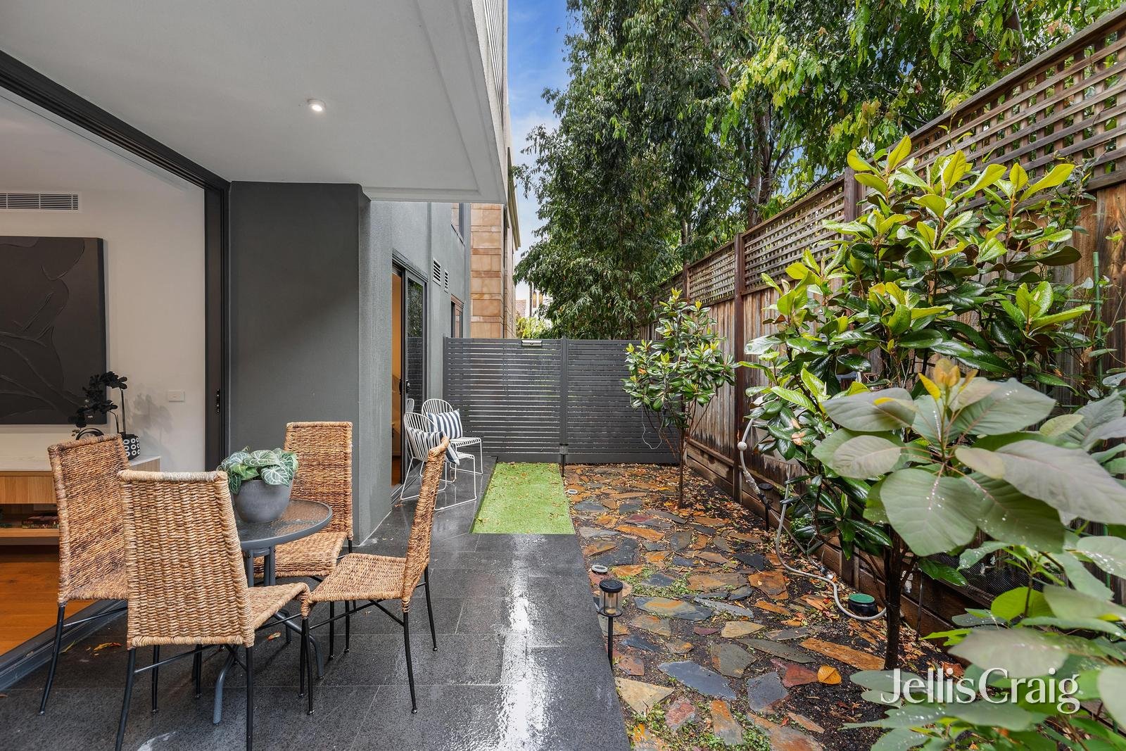 3/233 Burke Road, Glen Iris image 2