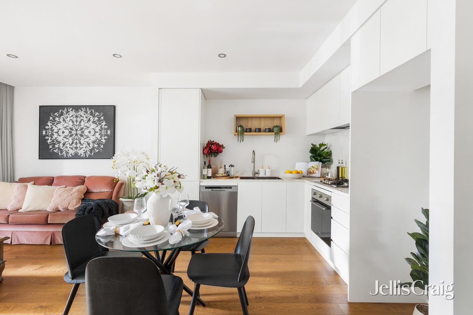 3/233 Burke Road, Glen Iris image 3