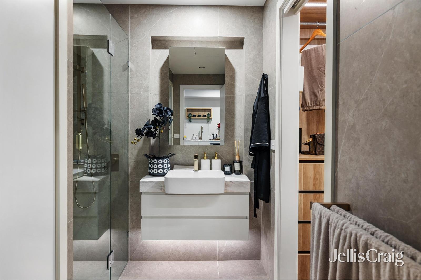 3/233 Burke Road, Glen Iris image 6