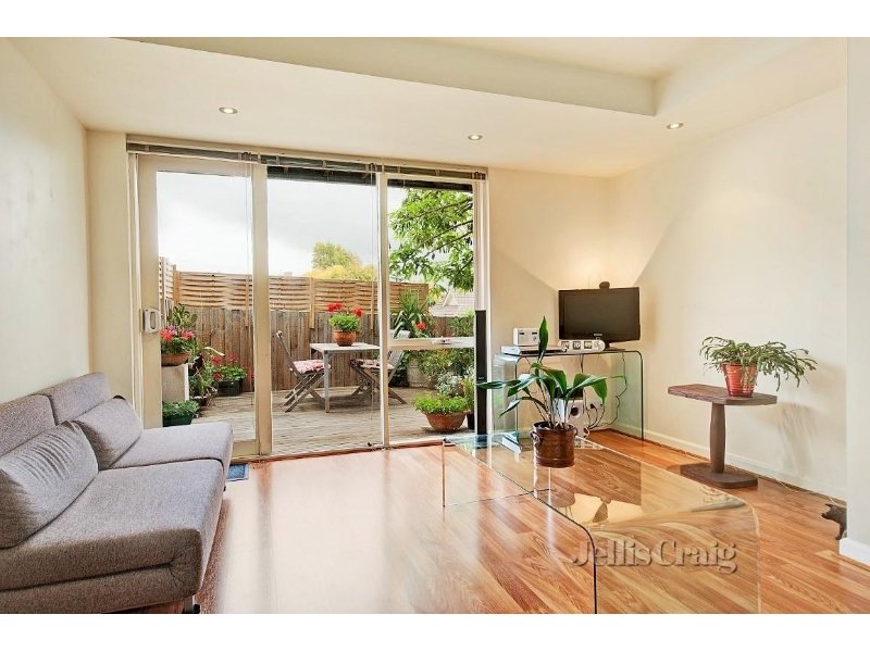 3/233 Cotham Road, Kew image 2
