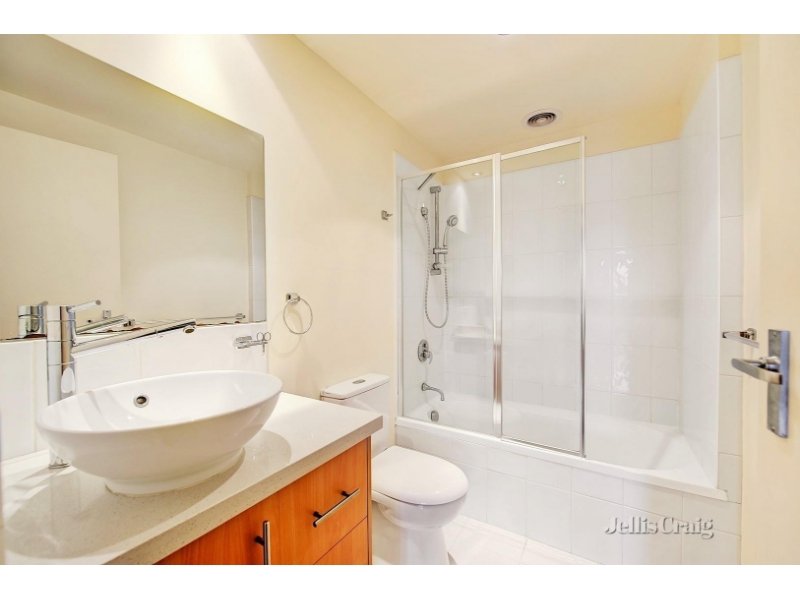 3/233 Cotham Road, Kew image 4