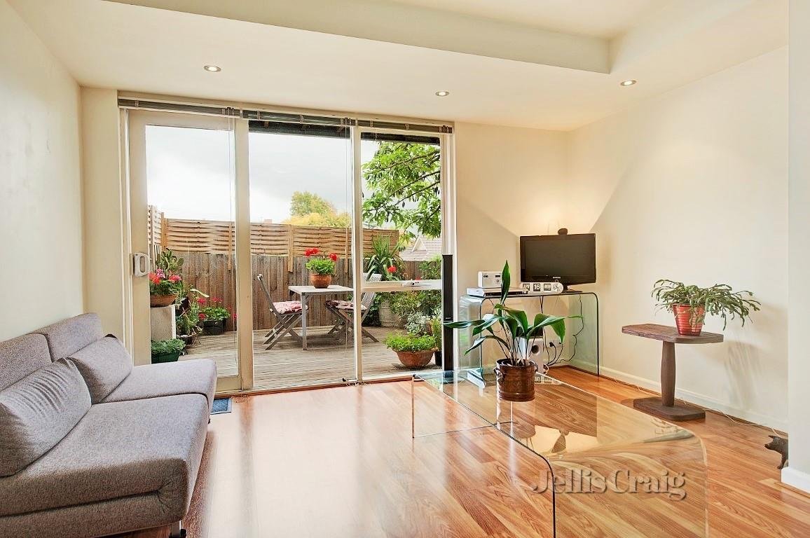 3/233 Cotham Road, Kew image 2