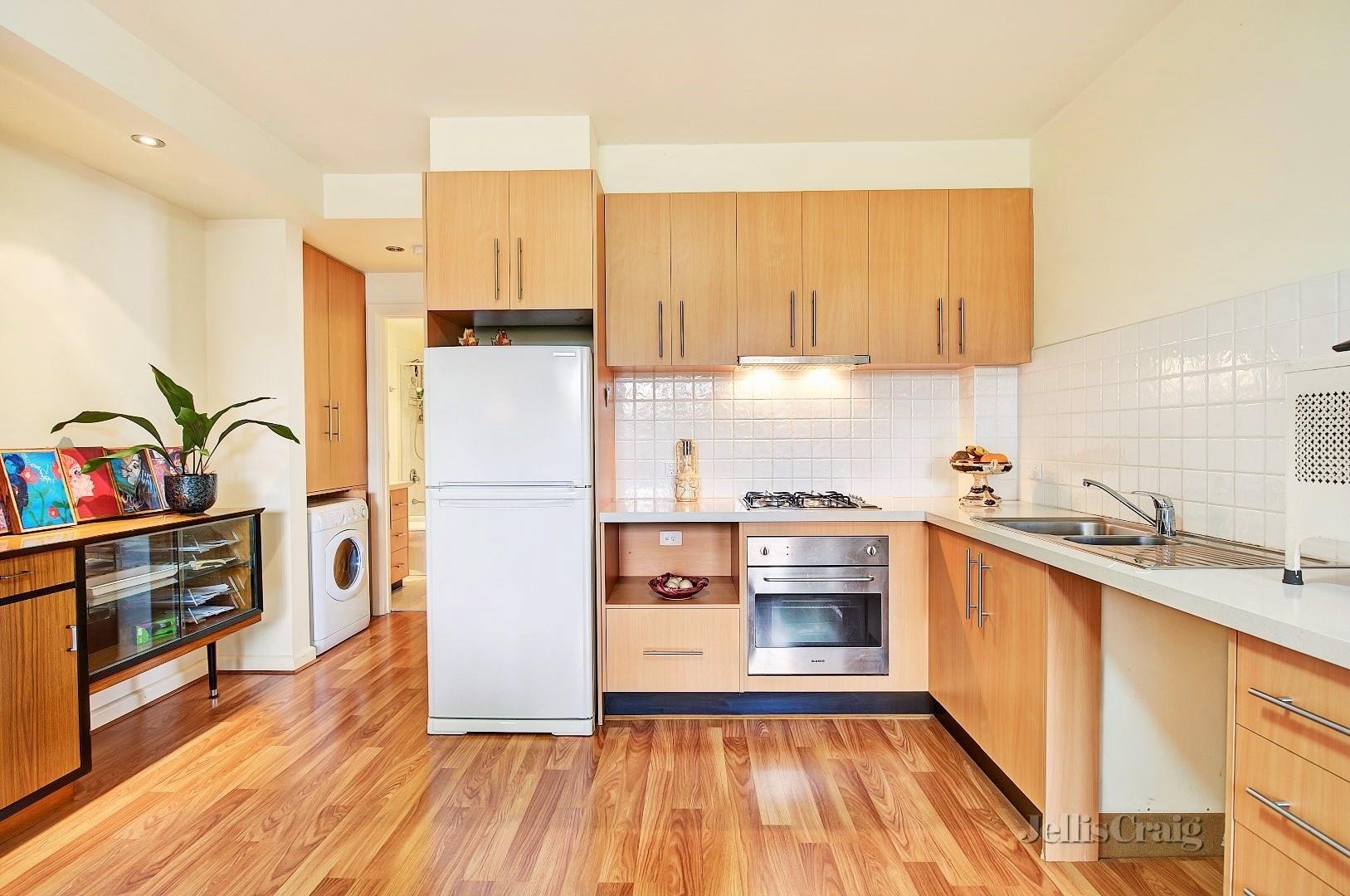 3/233 Cotham Road, Kew image 3