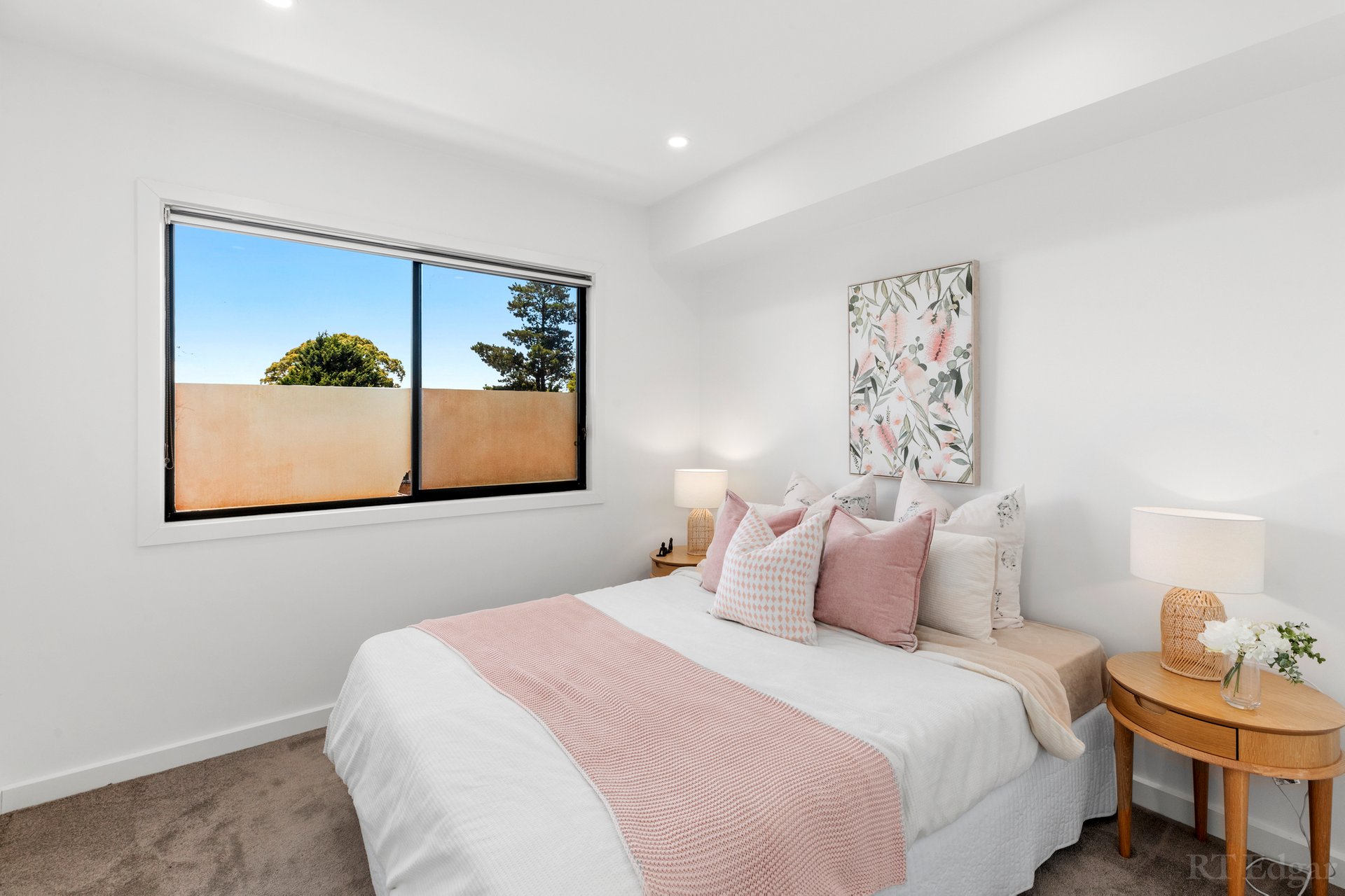 Property Gallery Thumbnail 12