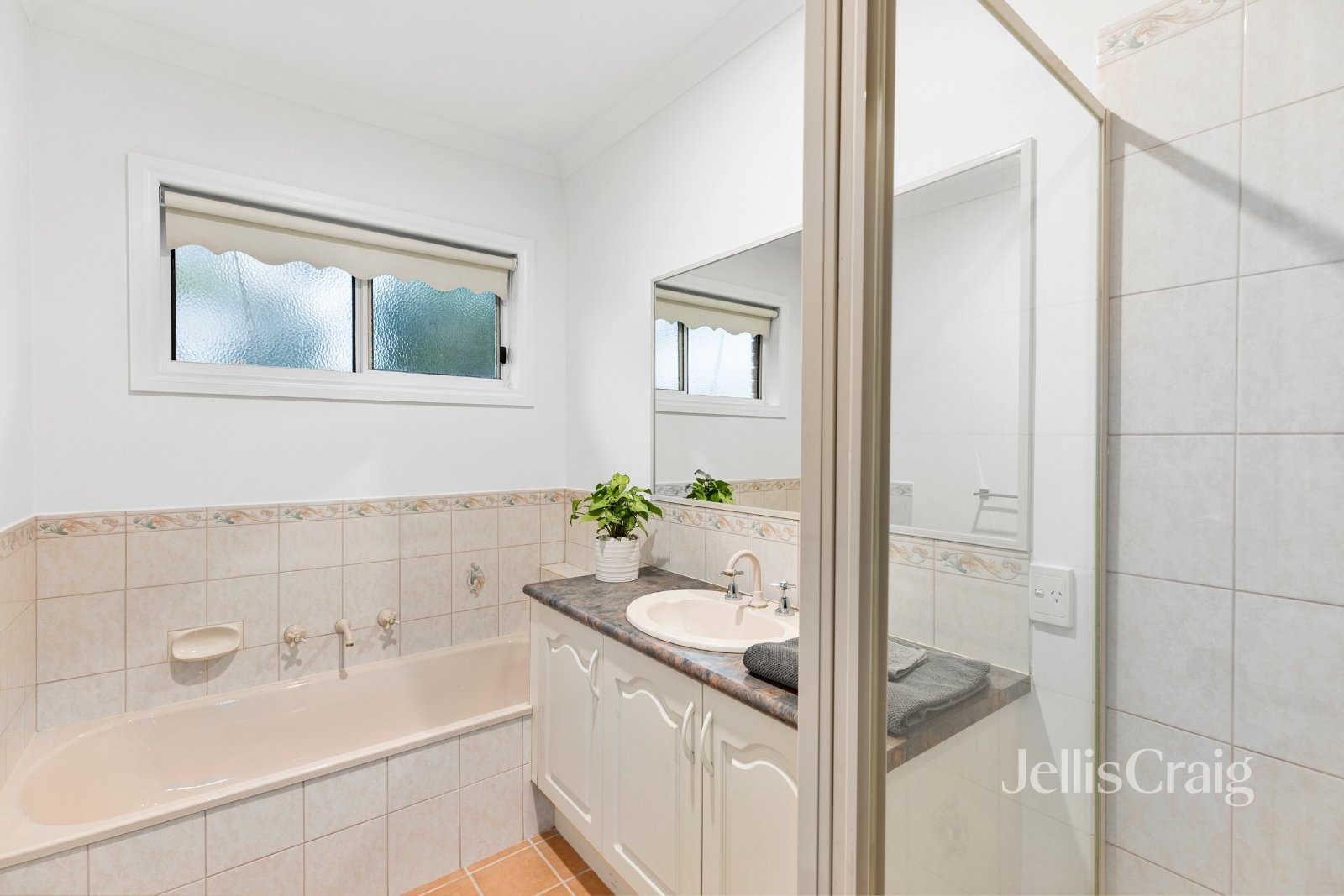 3/235 Nepean Street, Greensborough image 9