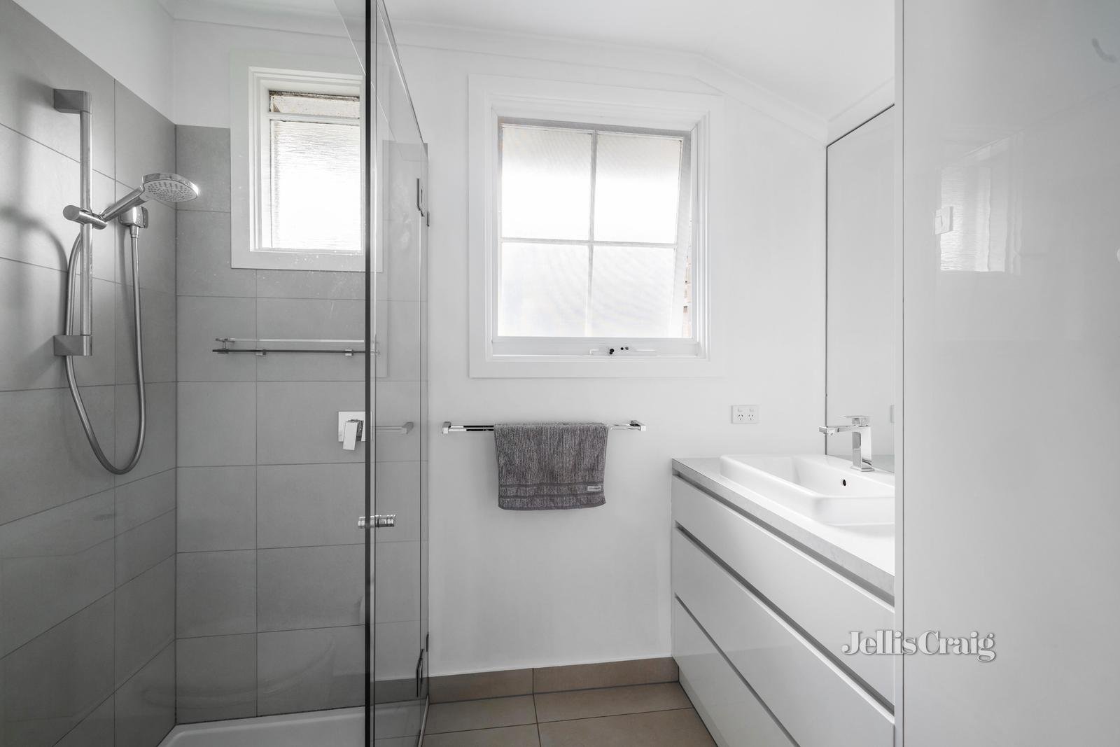 3/24 Allenby Road, Canterbury image 5