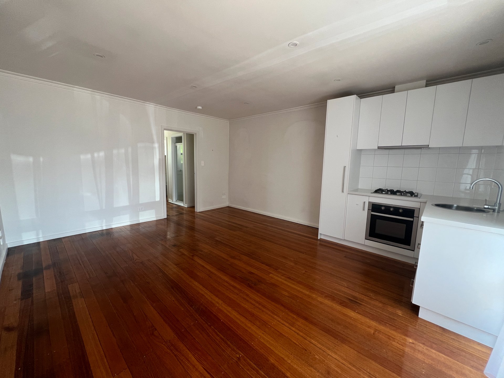 3/24 Bostock Avenue, Manifold Heights image 1